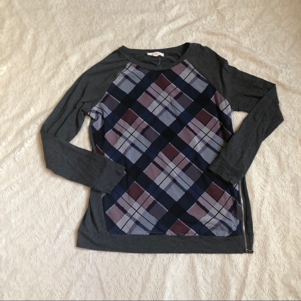 Two by Vince Camuto raglan side zipper top